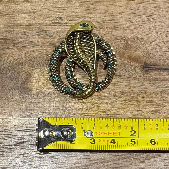 Vintage Look Gold & Green Rhinestone Cobra Snake Brooch Pin - Picture 5 of 7
